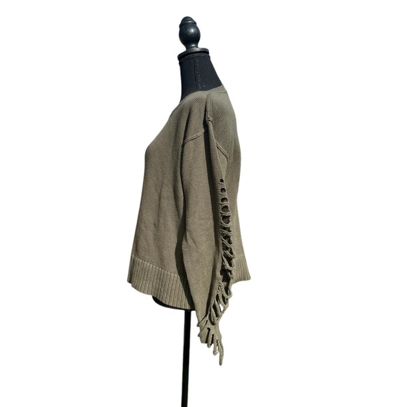 Women’s army green crew neck holes in sleeves design by Vince Camuto size XL - Picture 3 of 5